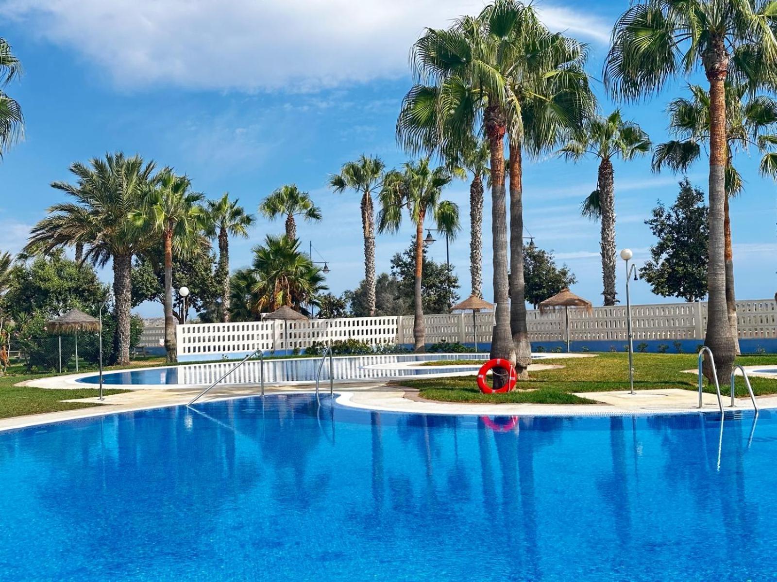 Luxurious Spacious Three Bedroom Apartment On Beachfront Almerimar Exterior foto