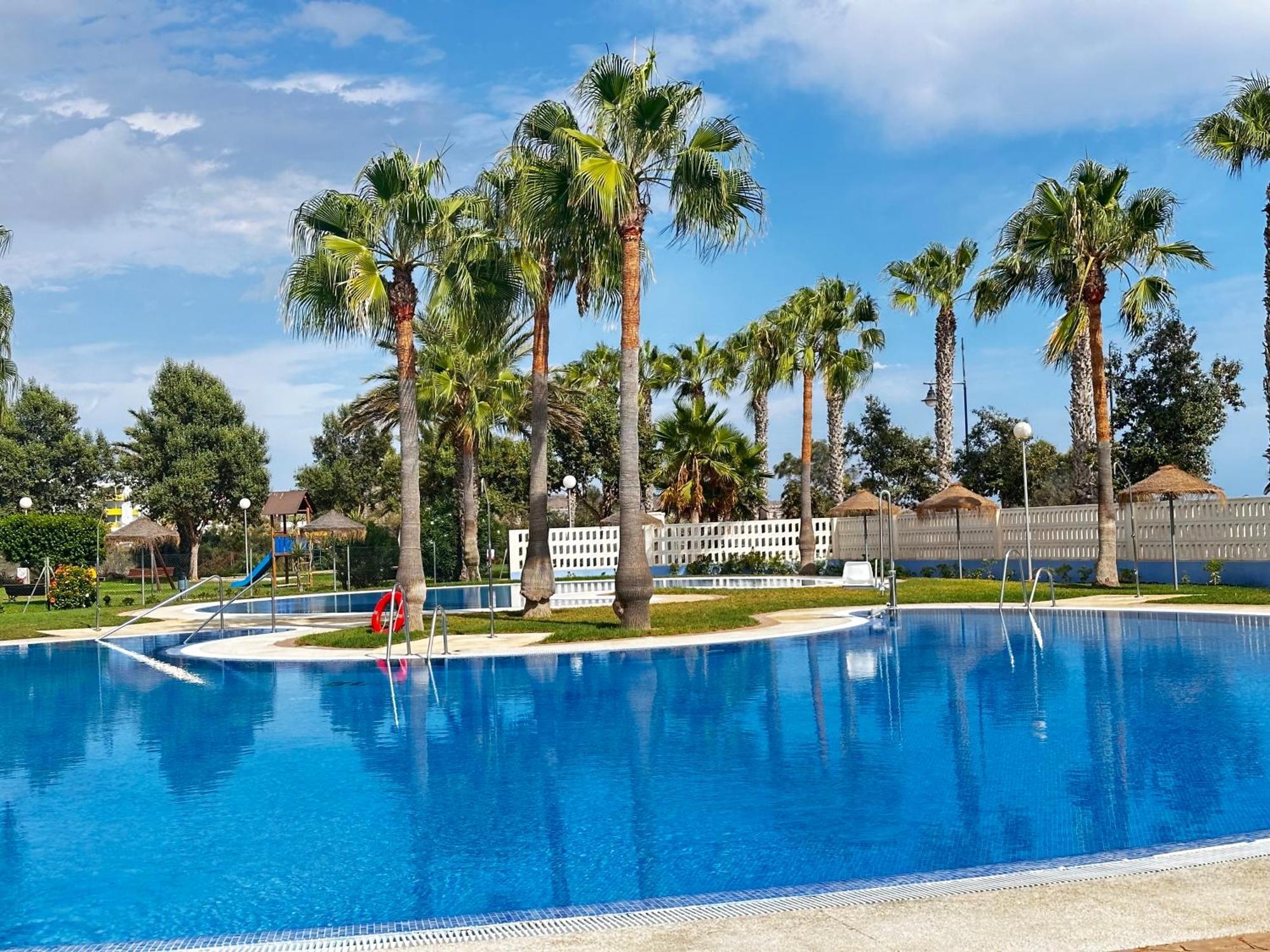 Luxurious Spacious Three Bedroom Apartment On Beachfront Almerimar Exterior foto