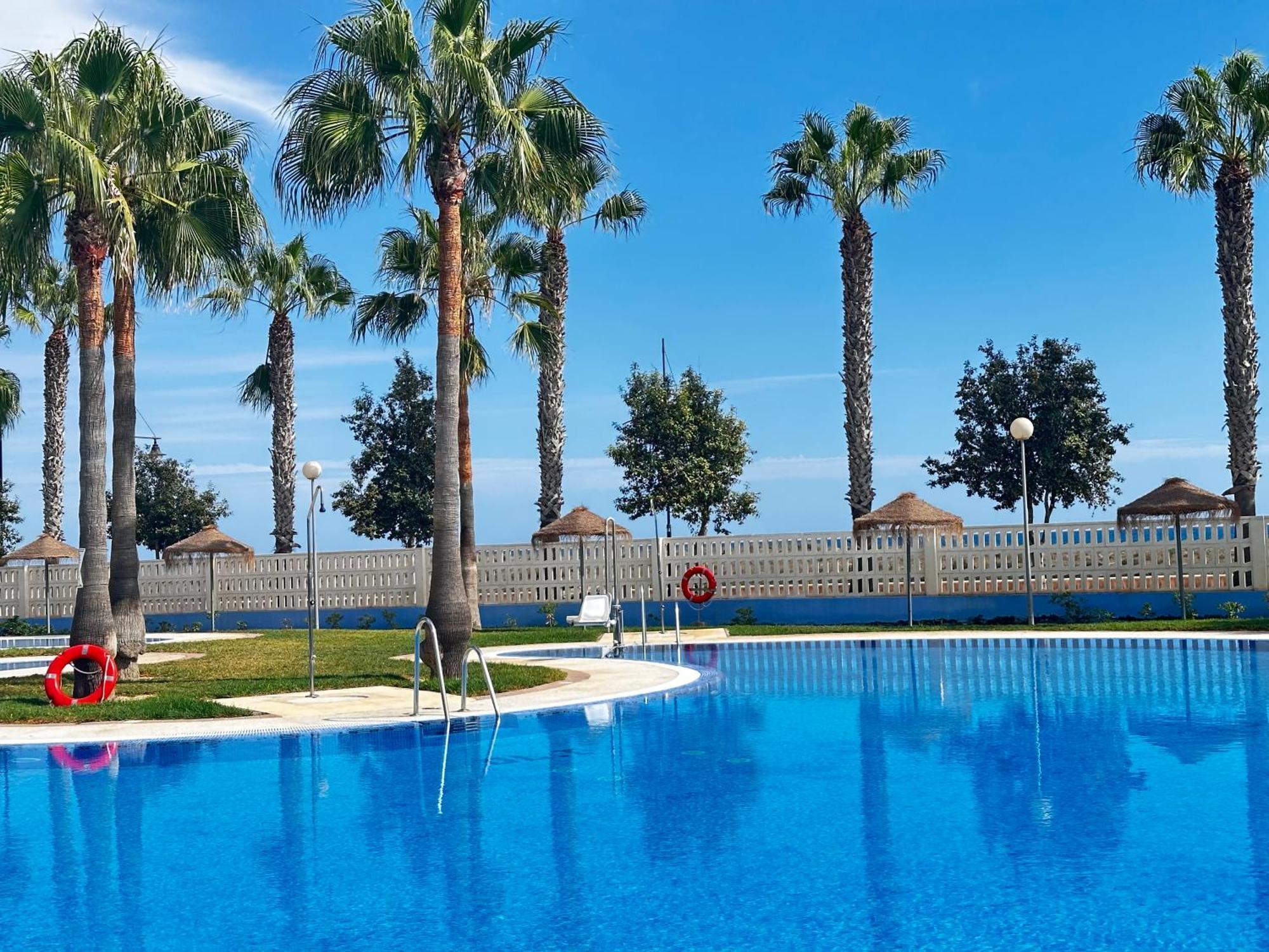Luxurious Spacious Three Bedroom Apartment On Beachfront Almerimar Exterior foto